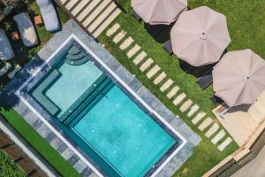 Bazén v ubytovaní Villa Staras - With Private Heated Pool & Jacuzzi alebo v jeho blízkosti