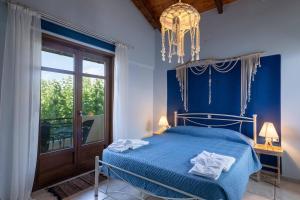 Posteľ alebo postele v izbe v ubytovaní Villa Staras - With Private Heated Pool & Jacuzzi