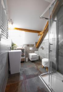 A bathroom at Ferienhaus Donautal
