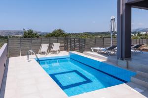 Bazén v ubytovaní Villa Karouzo - With Private Pool alebo v jeho blízkosti
