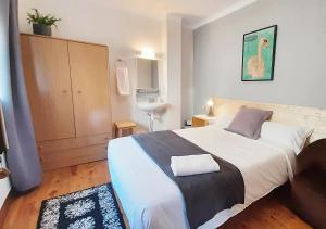 Posteľ alebo postele v izbe v ubytovaní Hostal Fonda Prat