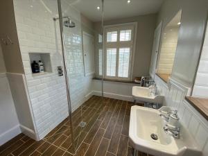 Gallery image of Pass The Keys Beautiful 3 Bedroom House with Great Views of Bath in Bath