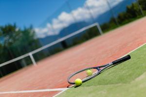 Tenis a/nebo squash v ubytování Hotel Weingut Stroblhof nebo okolí