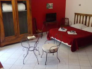 Postel nebo postele na pokoji v ubytování Chambres et table d'hôtes Saint Nicolas, maisonnettes individuelles dans propriété privée