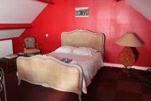 Postel nebo postele na pokoji v ubytování Chambres et table d'hôtes Saint Nicolas, maisonnettes individuelles dans propriété privée