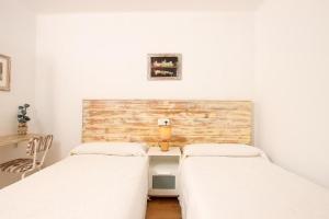 Postel nebo postele na pokoji v ubytování Marcos Apartment
