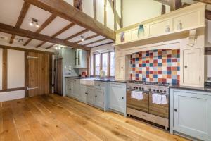 CHARACTER BARN - FAMILY RETREAT NEAR WINDSOR & ETON