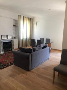 Posedenie v ubytovaní Unìco a Roma