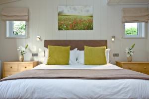 Ένα ή περισσότερα κρεβάτια σε δωμάτιο στο Amber Lodge, Strawberryfield Park