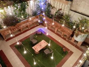 Area soggiorno di The Hideout Agra - Homestay near Taj