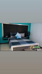 Cama ou camas em um quarto em Beautiful 3-Bed House in Saint Catherine Portmore