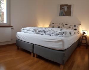 En eller flere senge i et værelse på Interlaken City Apartments