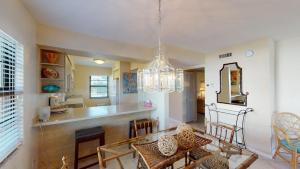 Kuchyň nebo kuchyňský kout v ubytování Prime Location I Free Beach Access Directly Across The Street