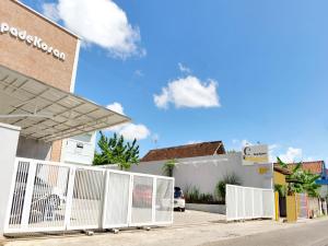 a white fence in front of a building at Super OYO 90730 Padekosan in Tulungagung