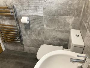 Chapel Court Apartments的一间浴室