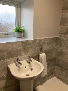 Chapel Court Apartments的一间浴室