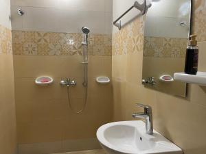 Et badeværelse på Jaffa Suites