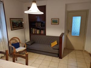 a living room with a couch and a book shelf at Appartamento Gianna in Porto Valtravaglia