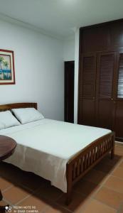 a bedroom with a large bed with white sheets at Cecil Aparta Estudios in Barranquilla