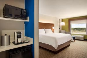 a hotel room with a bed and a television at Holiday Inn Express & Suites Searcy, an IHG Hotel in Searcy