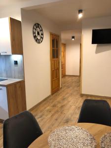 Kuchyňa alebo kuchynka v ubytovaní DW Basia pokoje i apartament