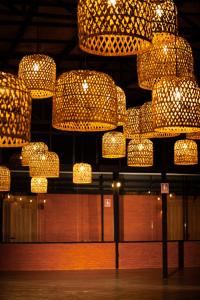 a group of chandeliers hanging from the ceiling at Hotel Brök San Juan del Río in San Juan del Río