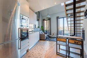 Zdjęcie z galerii obiektu RETIRO LUXURY PENTHOUSE, By Presidence Rentals w Madrycie