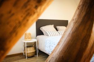 Postel nebo postele na pokoji v ubytování L'Orée du Marais