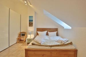 a bedroom with a bed with a skylight at Residenz Ostseestrand Appartement 26 in Scharbeutz +21 photos