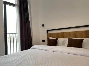 Postel nebo postele na pokoji v ubytování Alpic Redco New Gudauri Apartment 305