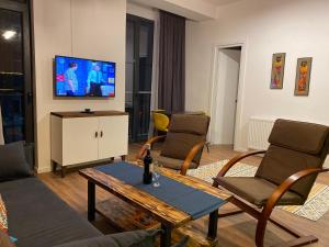 TV a/nebo společenská místnost v ubytování Alpic Redco New Gudauri Apartment 305