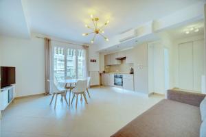 IMMOGROOM - Terrace - 2 bedrooms - Downtown - Air conditioning - Wifi tesisinde bir oturma alanı