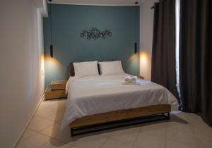 Postel nebo postele na pokoji v ubytování Petrino Suites Mesolonghi