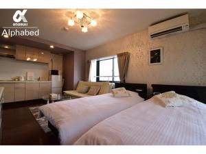 Tempat tidur dalam kamar di Alphabed Takamatsu Furujinmachi - Vacation STAY 11906