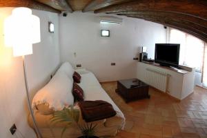 Telewizja i/lub zestaw kina domowego w obiekcie Casa rural La Rabá Terraza con increíbles vistas