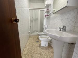 a white bathroom with a sink and a toilet at Oktheway Perbes Beach Vintage in Boebre +12 photos