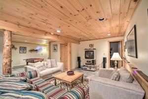 A bed or beds in a room at Pet-Friendly New York Cabin with Hot Tub and Game Room