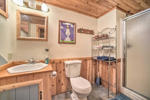 A bathroom at Pet-Friendly New York Cabin with Hot Tub and Game Room