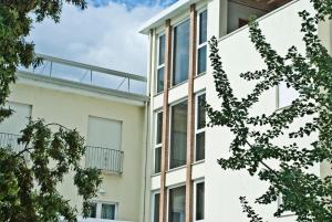 an external view of a white building with windows at Hotel 4 Strade in Ortona