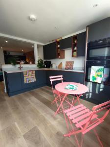 Cosy 3 Bed Terrace Stables Mews In Stoke Newington
