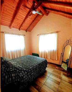 En eller flere senge i et værelse på Cabañas Wanla