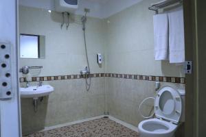 Ένα μπάνιο στο Plum Hotel Lading Banda Aceh