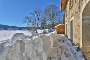 Gallery image of Maison idéalement placée vue magnifique, départ ski de fond/Randonnée depuis le jardin in Les Rousses