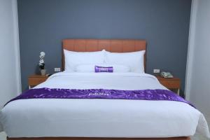 Ένα ή περισσότερα κρεβάτια σε δωμάτιο στο Plum Hotel Lading Banda Aceh