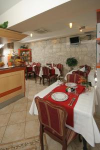 Εστιατόριο ή άλλο μέρος για φαγητό στο Hotel Trogir