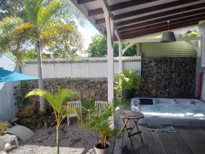 Afbeelding uit fotogalerij van Appartement d'une chambre avec vue sur la ville jacuzzi et jardin clos a Le Vauclin a 2 km de la plage in Le Vauclin