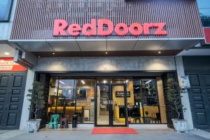 Exteriér nebo vchod ubytování RedDoorz Plus @ Jalan Juanda Medan