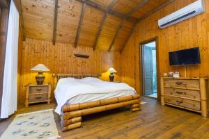Llit o llits en una habitació de Green Village Resort