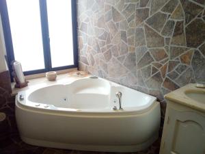 A bathroom at Acquadellarte B&B