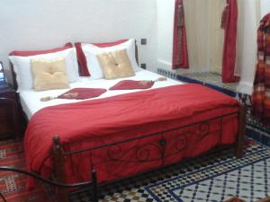 Postel nebo postele na pokoji v ubytování Riad Azrou + 11 fotografií